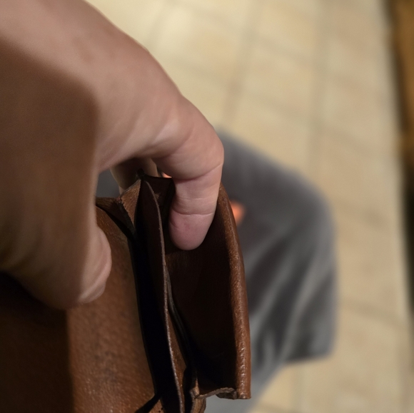 Louis Vuitton Monogram Wallet - Picture 11 of 11